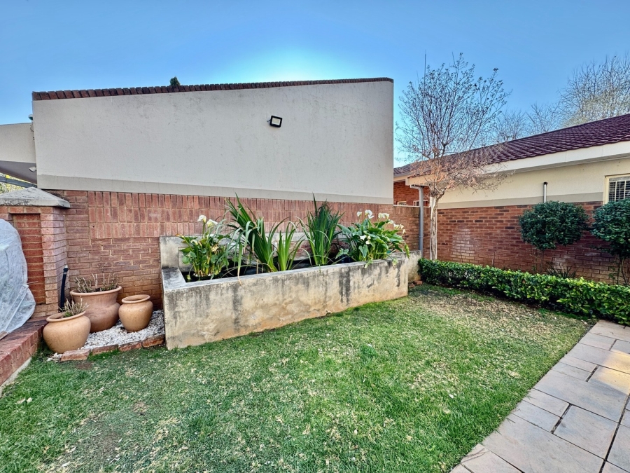5 Bedroom Property for Sale in Mooivallei Park North West